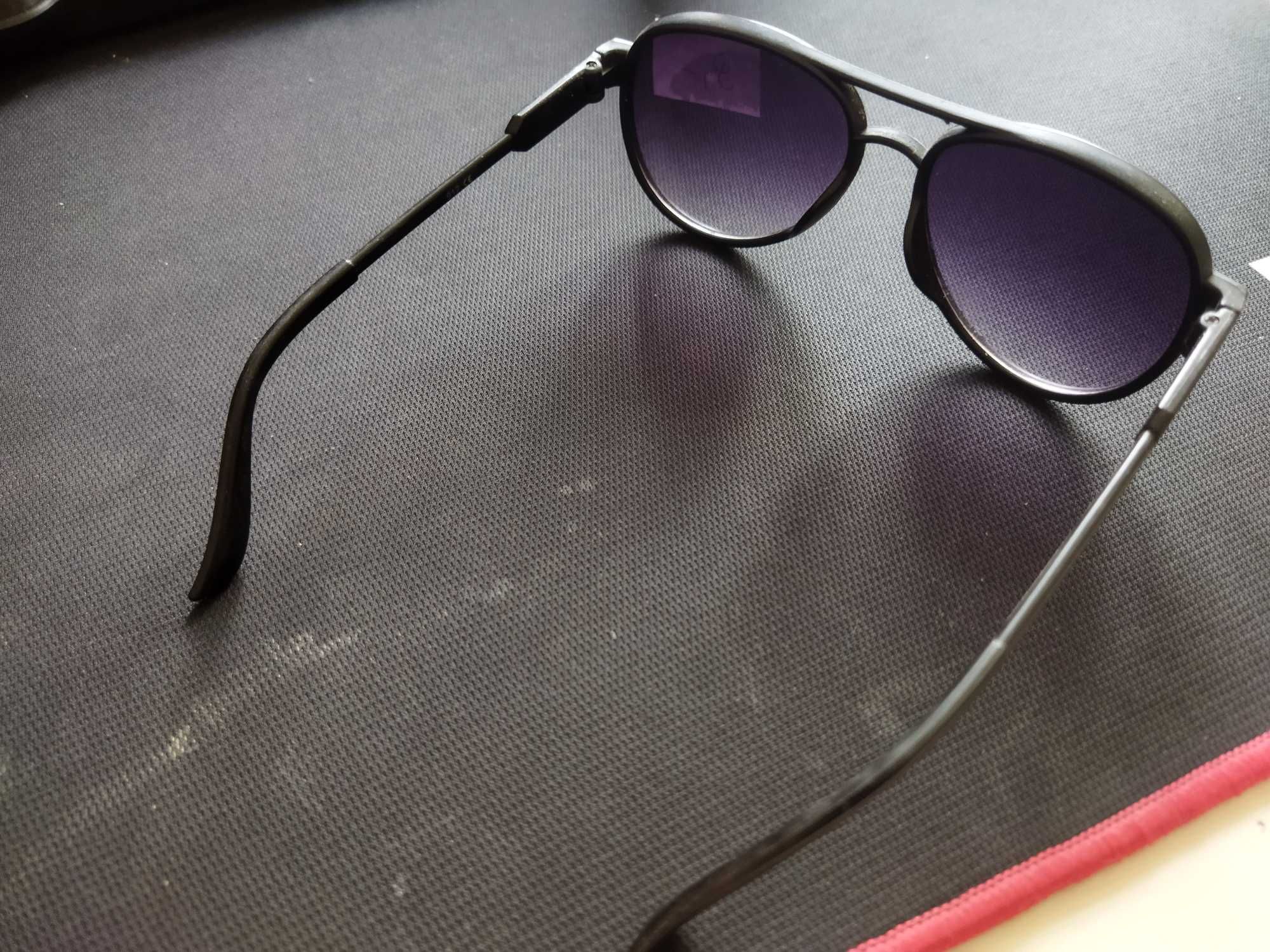Okulary przeciwsłoneczne czarne prawie nowe unisex