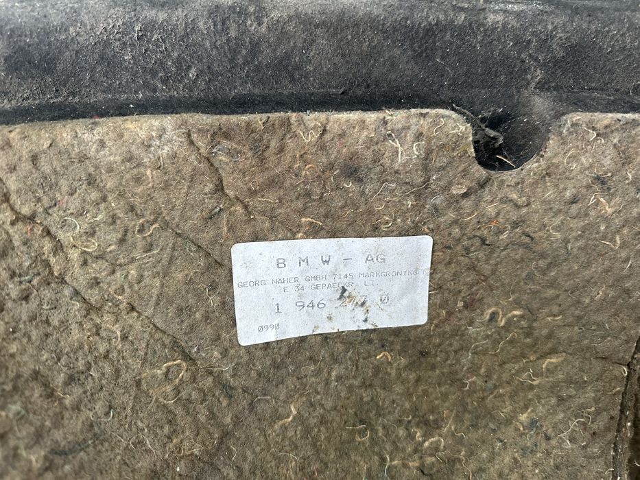 Обшивка багажника bmw e34