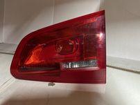 Lampa tylna w klapę prawa strona Volkswagen Sharan 2 2014