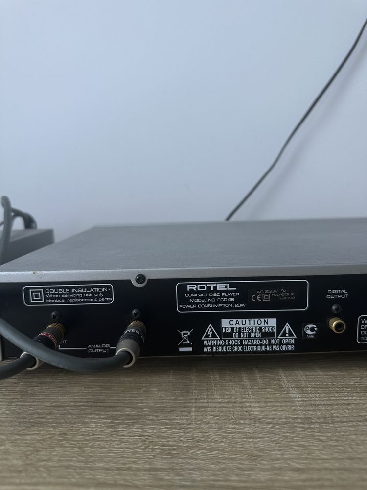 Odtwarzacz CD Rotel RCD 06 z pilotem