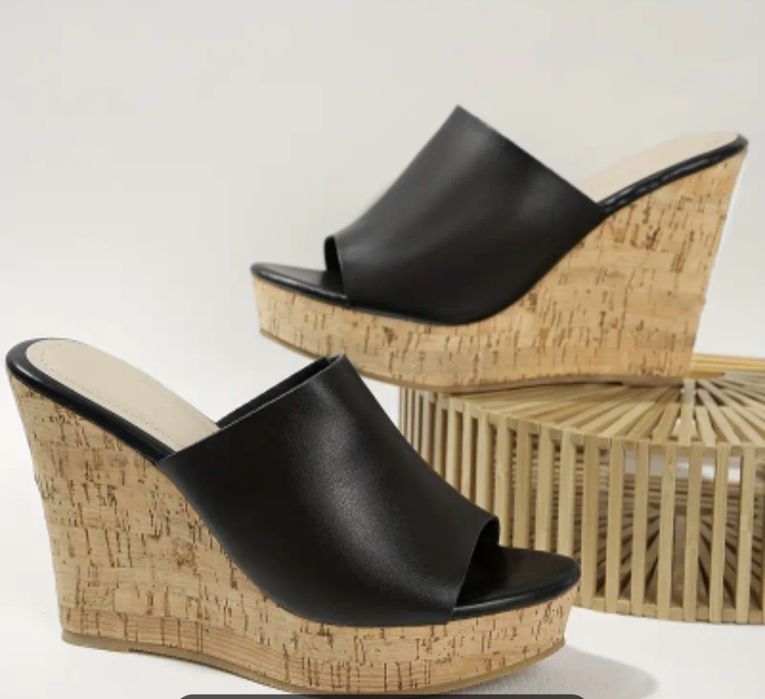 Eleganckie Klapki na koturnie 40