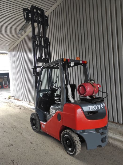 Навантажувач Toyota 2,5 т газ. Вилочный погрузчик Тойота 2,5 т