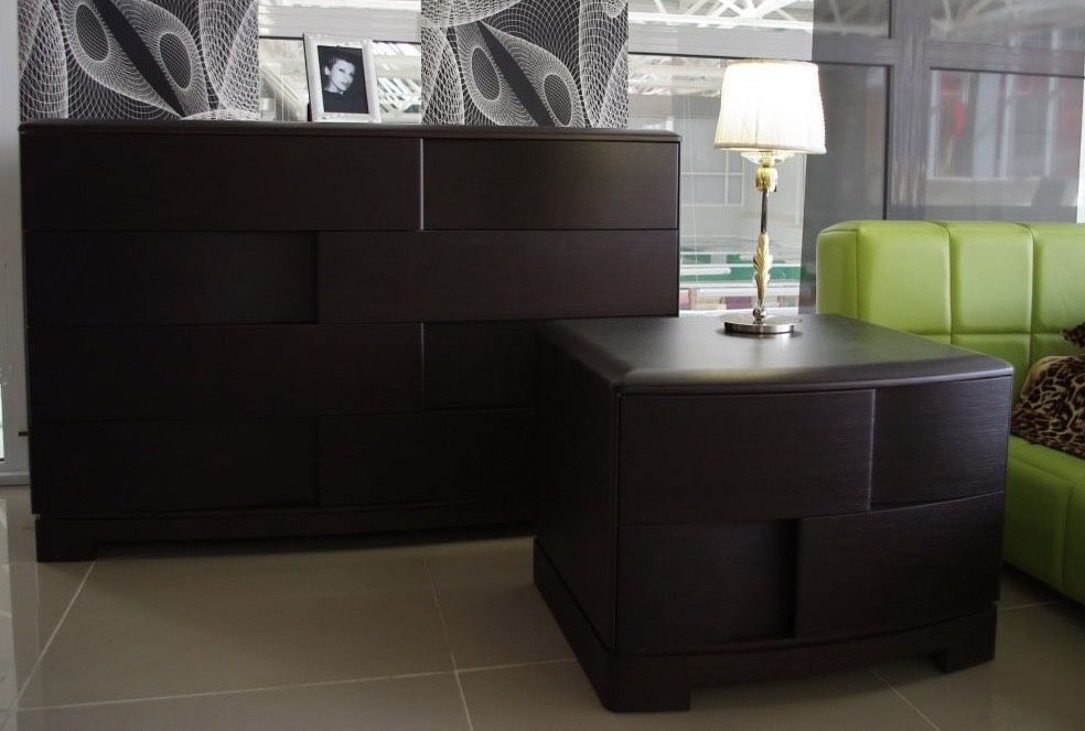 Розпродаж з вітрини магазину, барний стілець, диван, тумби приліжкові