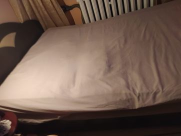 Łóżko / tapczan z kabiną na pościel