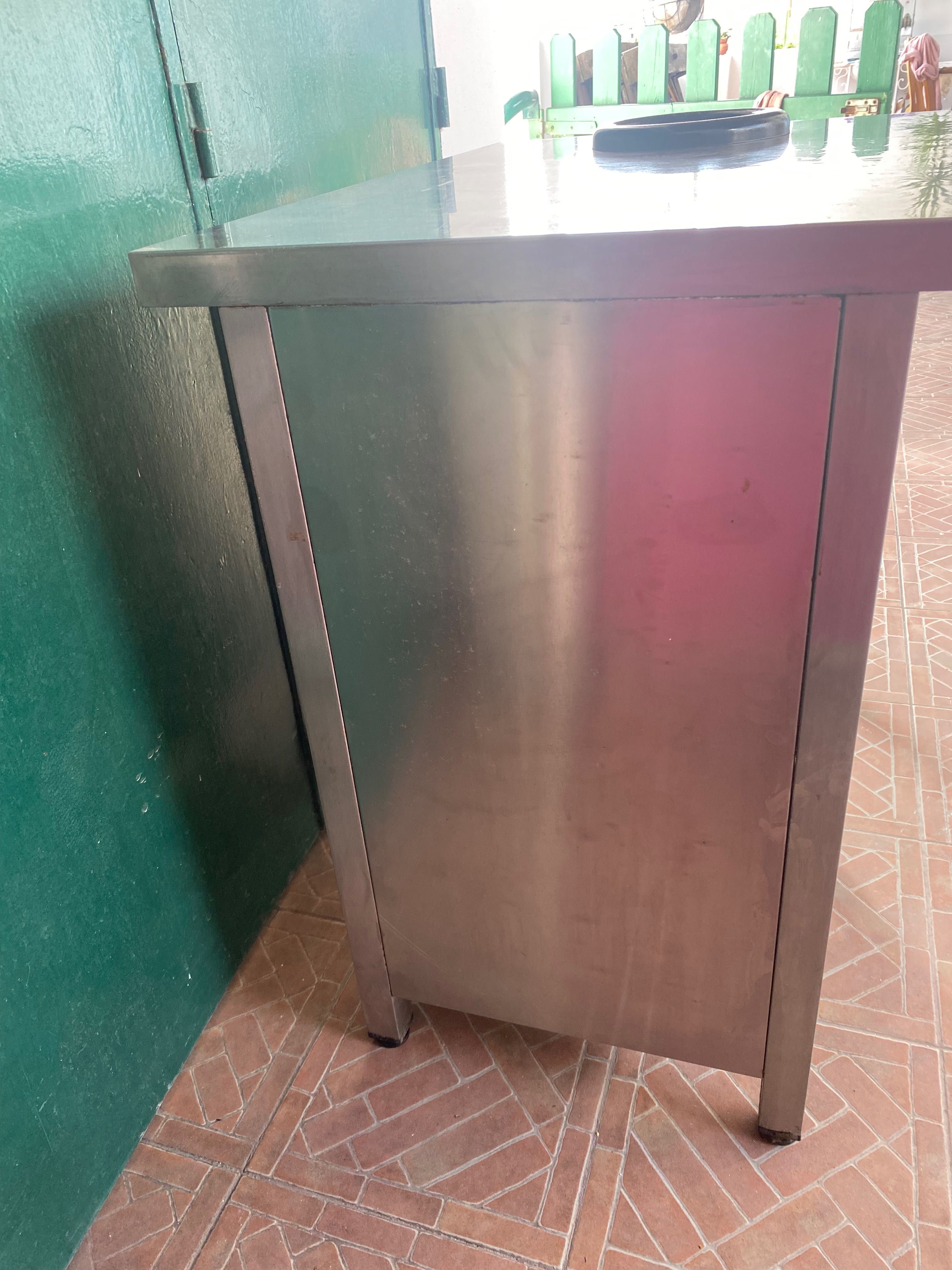 INOX Bancada com prateleiras e separador de resíduos