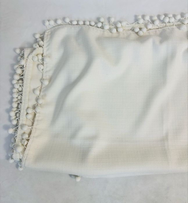 Elegancki obrus ze zgrzebnego materiału