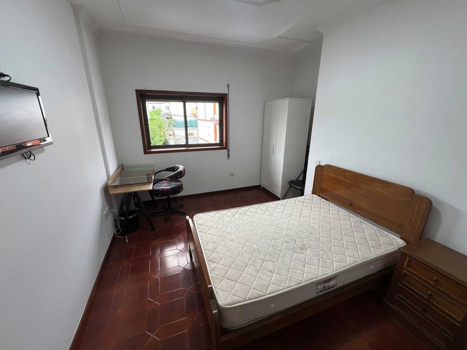 ARRENDA-SE QUARTO ESTUDANTE FELGUEIRAS – ESTG – Esc. Sup. Tecn. Gestão