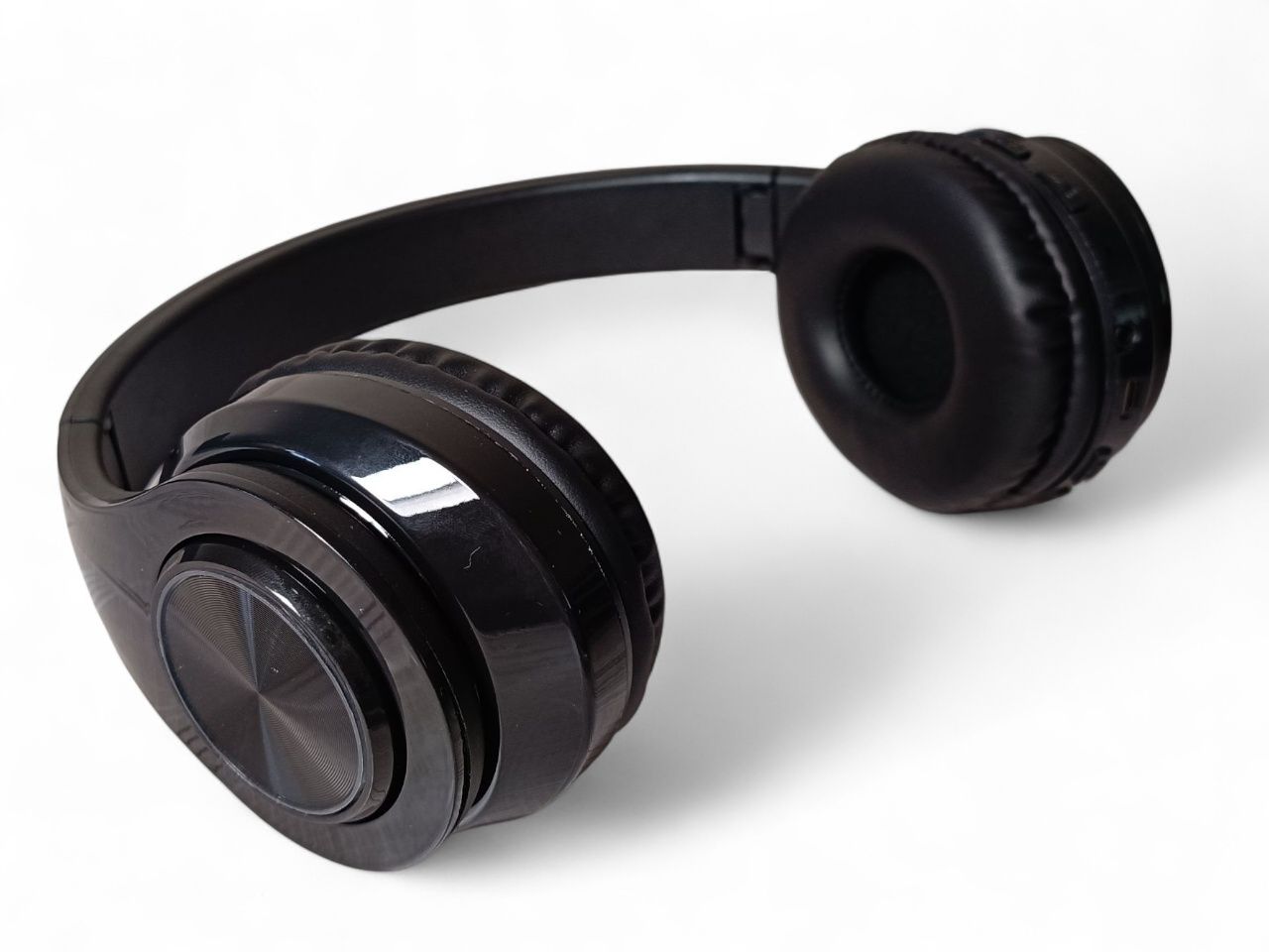 Słuchawki bezprzewodowe B39 Bluetooth z podświetleniem RGB – czarne