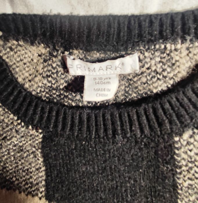 Светр для дівчинки.