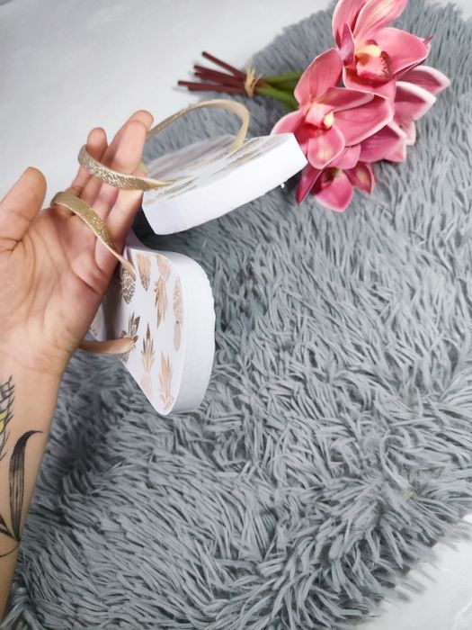 Сланці шльопанці