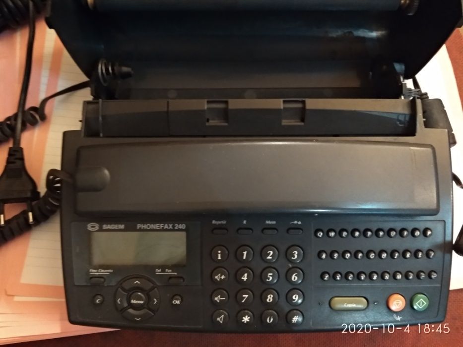 Fax e telefone antigo para coleção