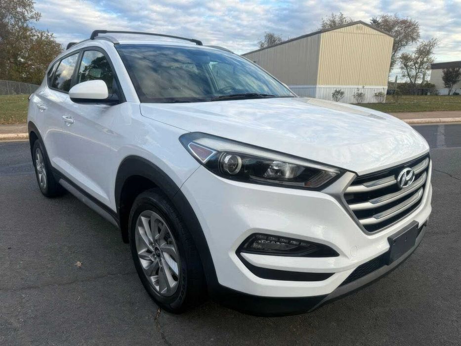 Hyundai Tucson SE      2017