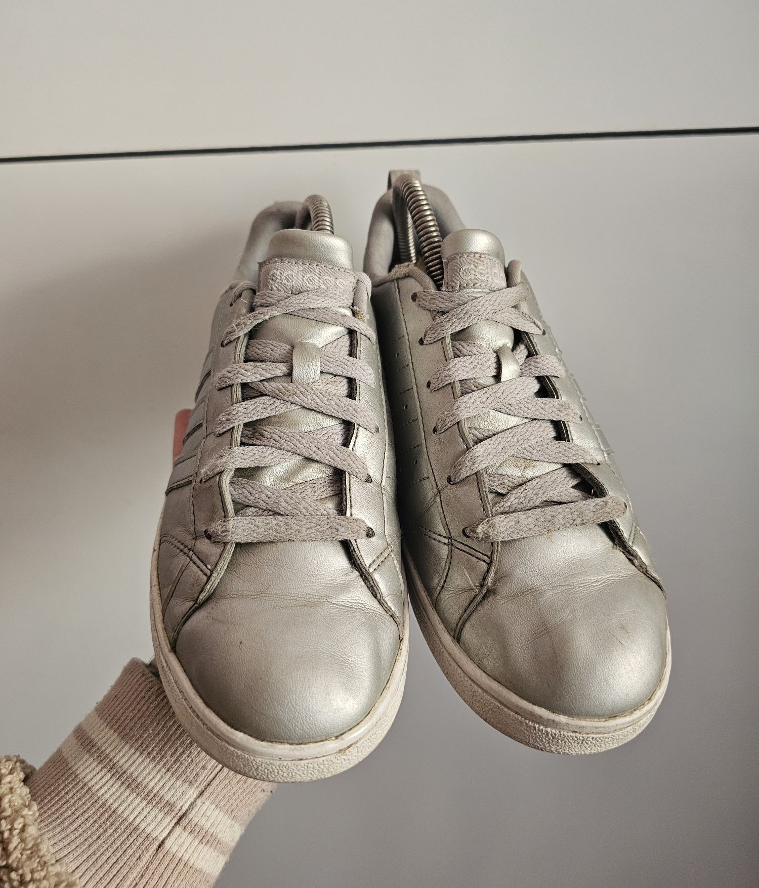 Sprzedam buty damskie srebrne trampki adidas advantage rozmiar 37