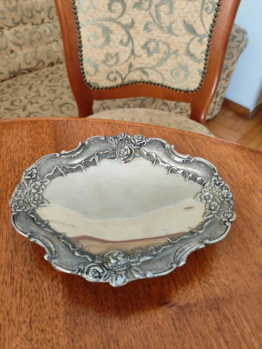 Taca zdobiona metalowa na cukierki lub owoce