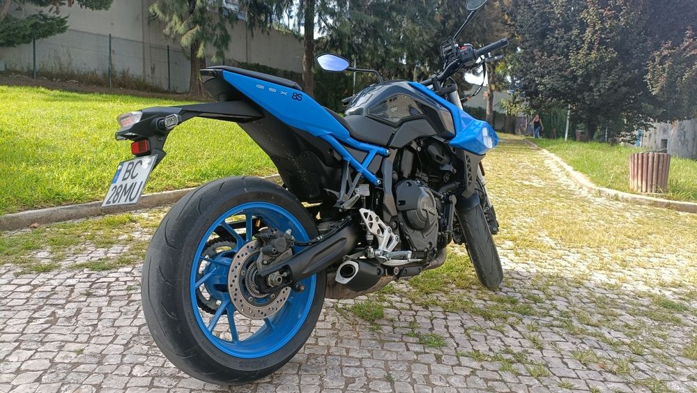 Suzuki GSX-8S.       .