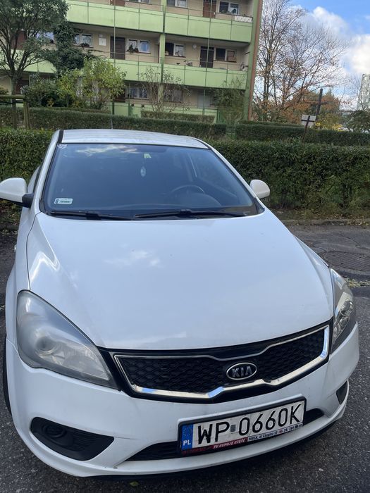 Kia ceed 1,4b+gaz uszkodzona