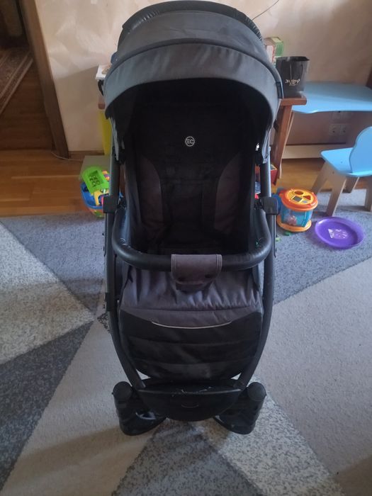 Дитяча коляска в