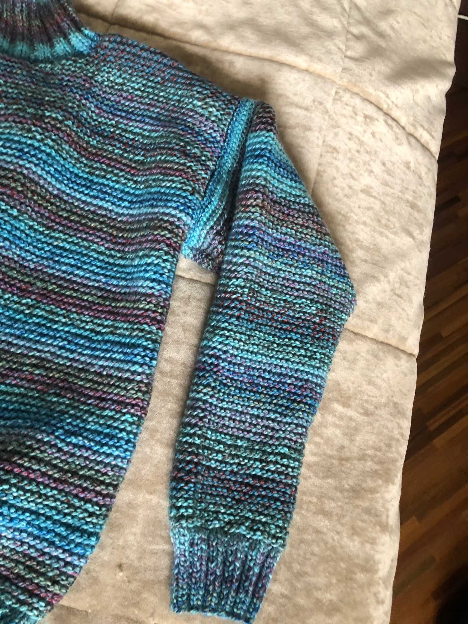 Sweter ręcznie robiony na drutach