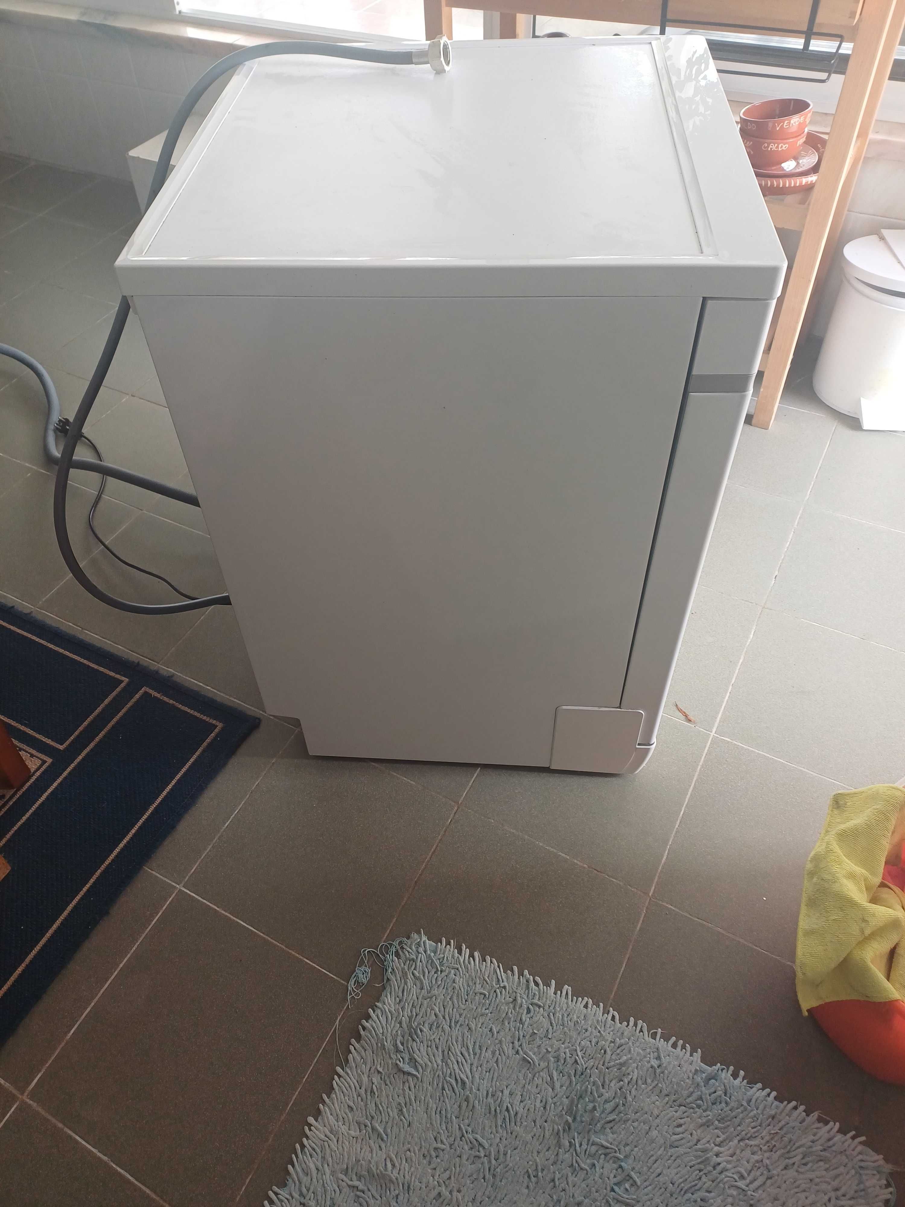 Máquina Lava Louça WHIRPOOL WFC 3C26P