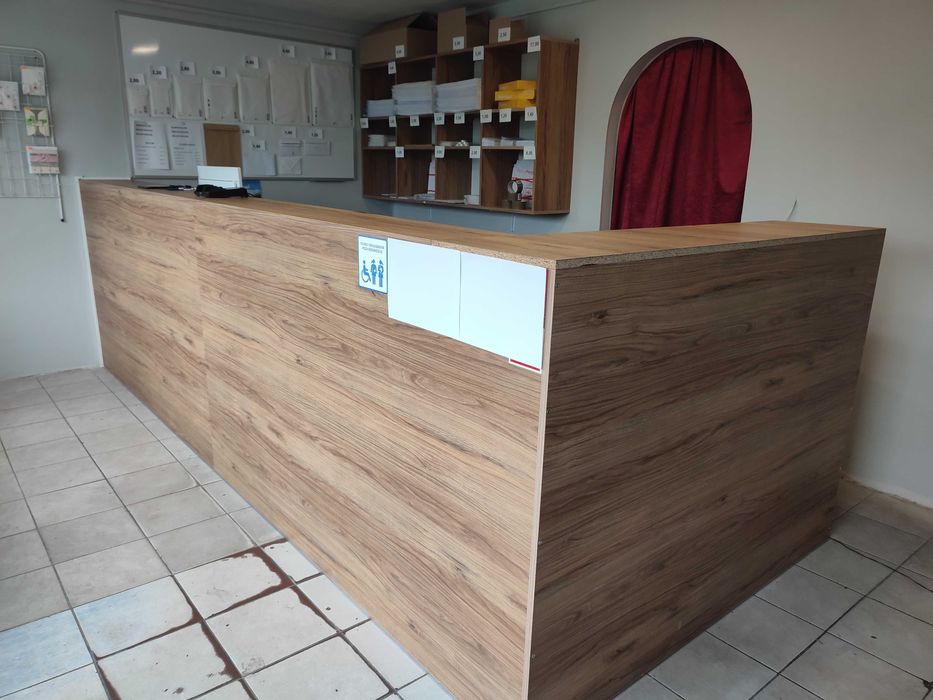 Lada recepcyjna - biurowa plus szafki