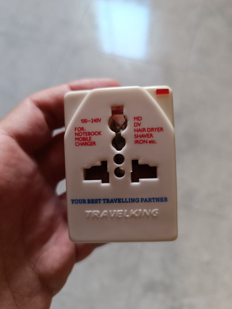 Adaptador de viagem 110-220 triplo