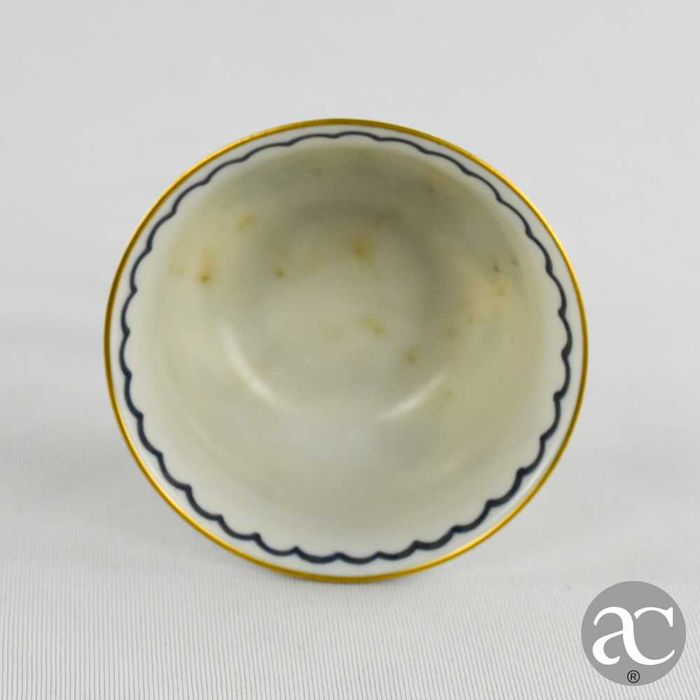 Taça em porcelana Porart, decoração “Folha de Tabaco”
