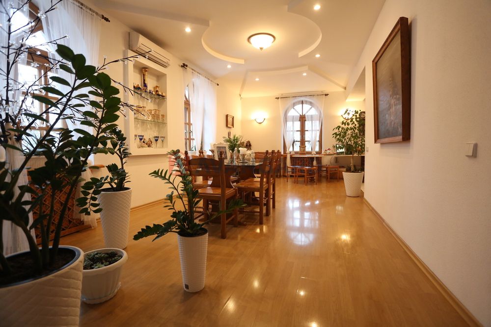 Продам 5-і камнатну сучасну квартиру в центрі Дніпра