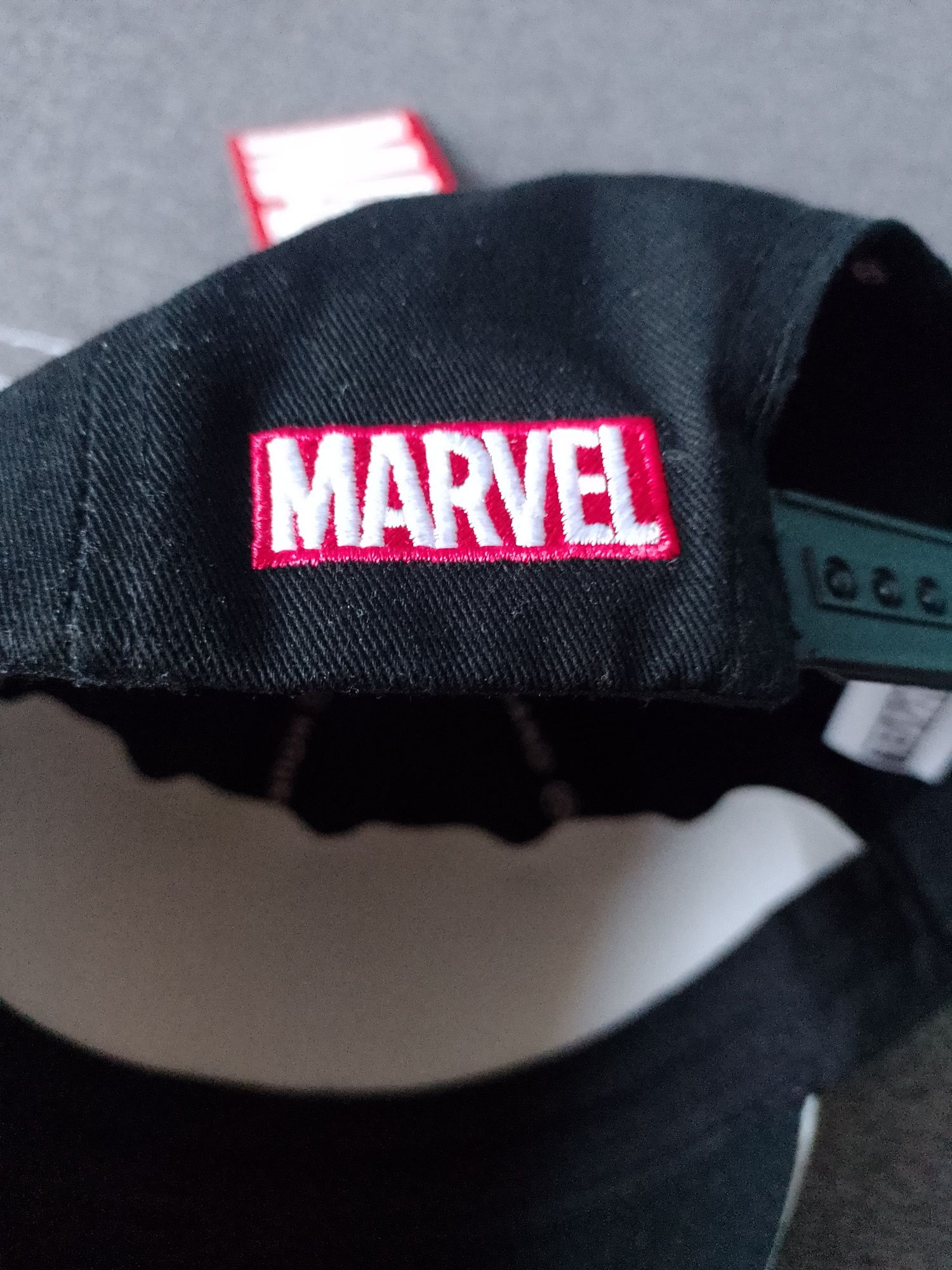 Czarna czapka z daszkiem Marvel