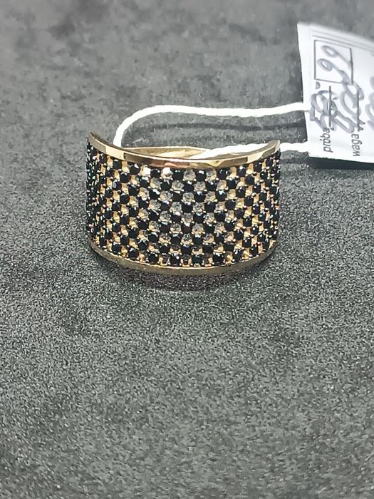 Pierścionek czarne cyrkonie