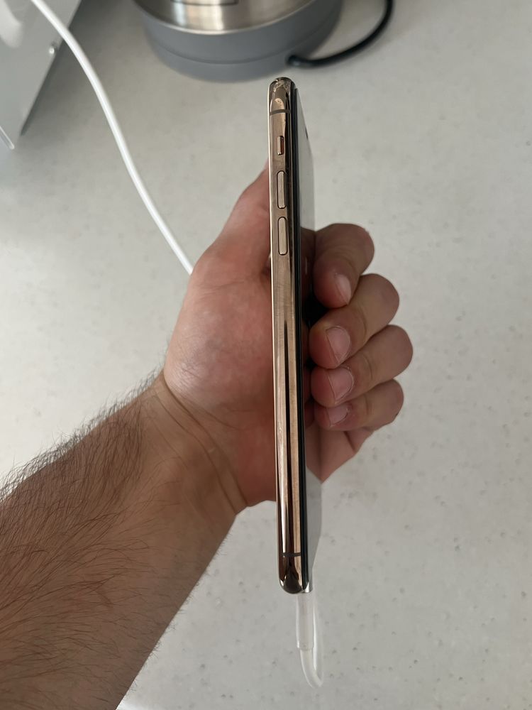 iPhone 11 pro max 256 icloud
