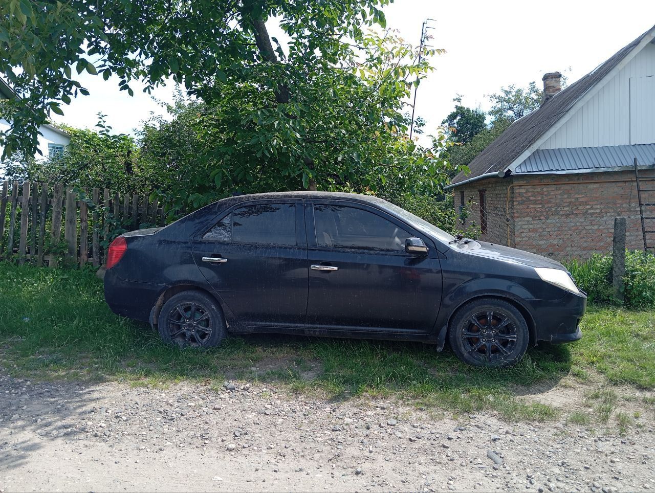 Автомобіль жілі.
