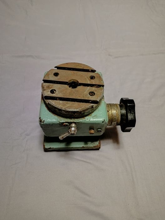 Поворотный синусный стол ф125 мм наклонно-поворотный.