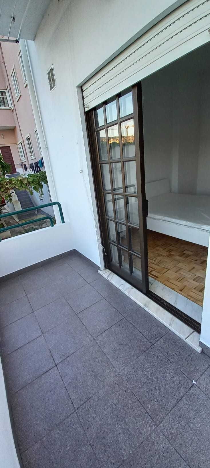 Arrenda-se apart. T1, mobilado no Bairro Norton de Matos