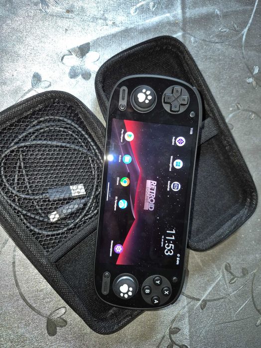 Портативна приставка Retroid pocket 5