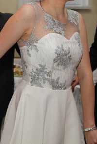 Asymetryczna sukienka biało-srebrna, rozmiar 40 (zawyżony)
