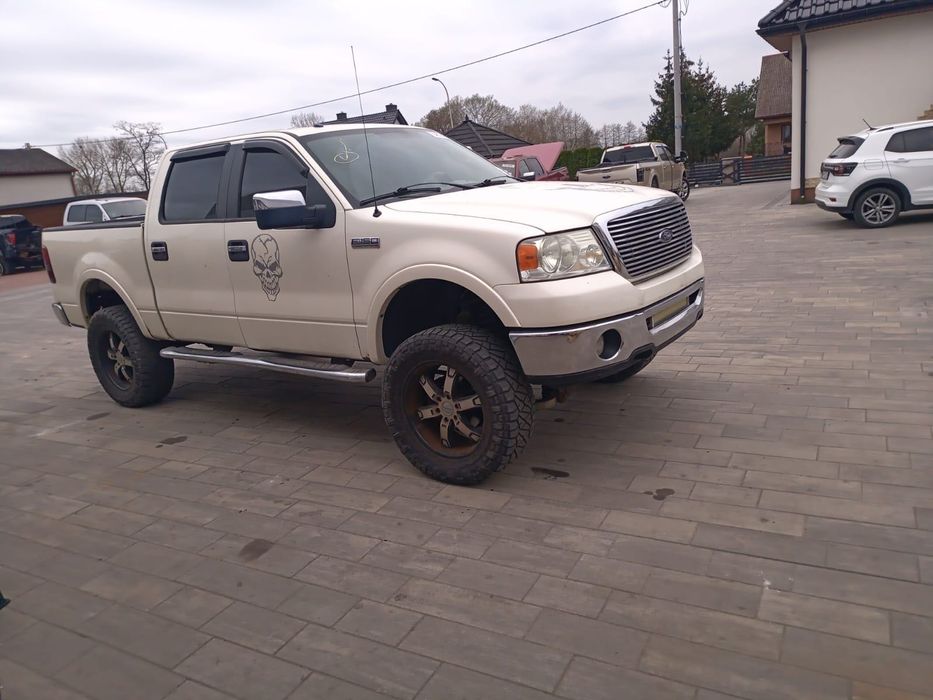 Ford F150 Limitat Silnik 5,4L karoseria