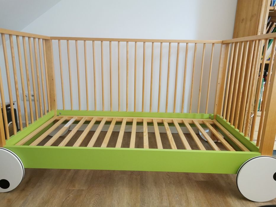 Sprzedam łóżeczko VOX 70x140 na kółkach
