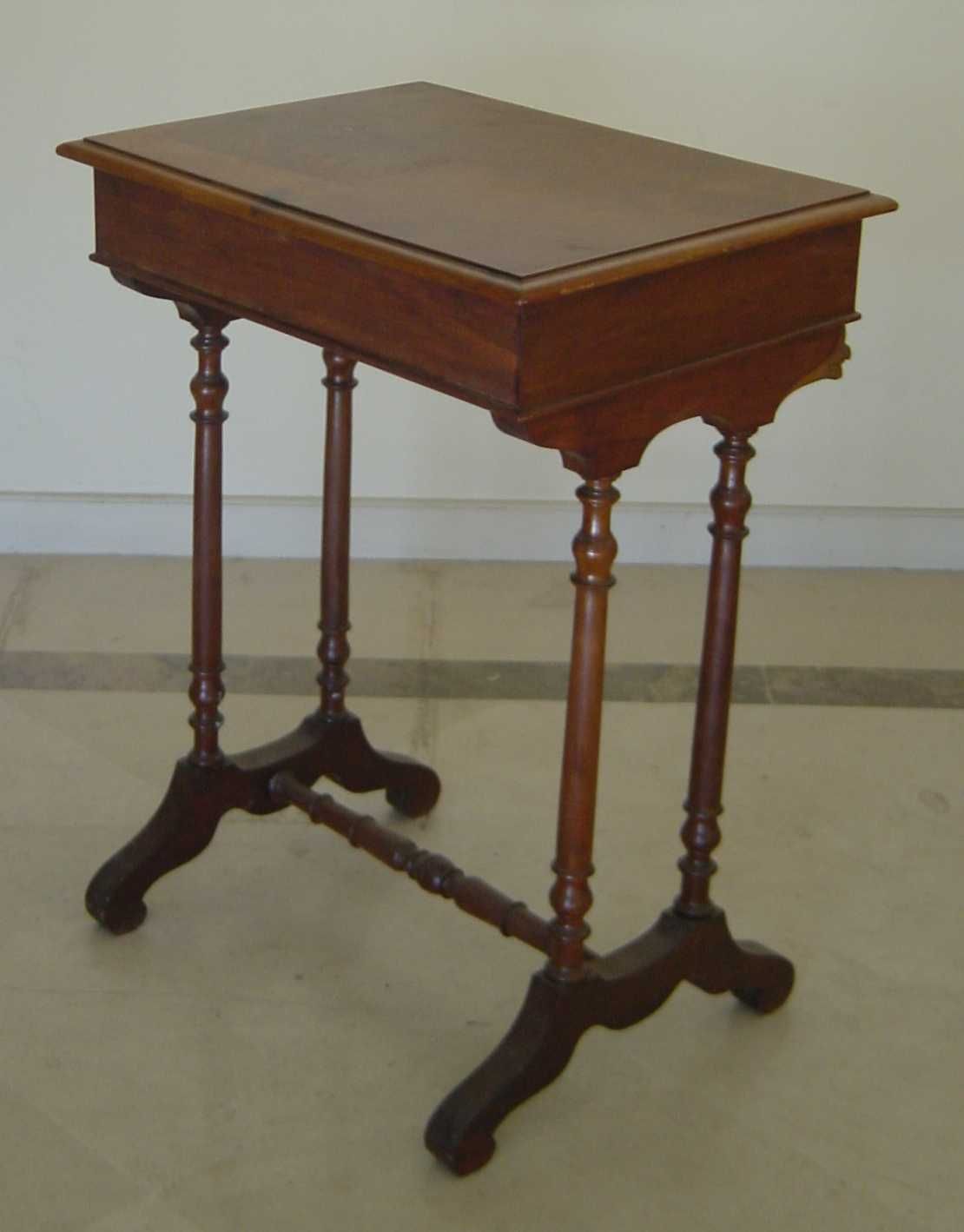 Móvel costureiro da época vitoriana, Brasil - Séc XIX