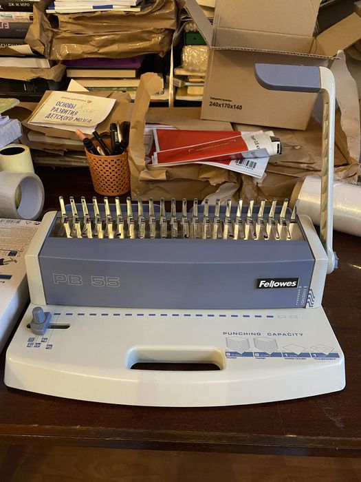 Брошюровщик Fellowes PB 55 А4, зшиває 180лист.