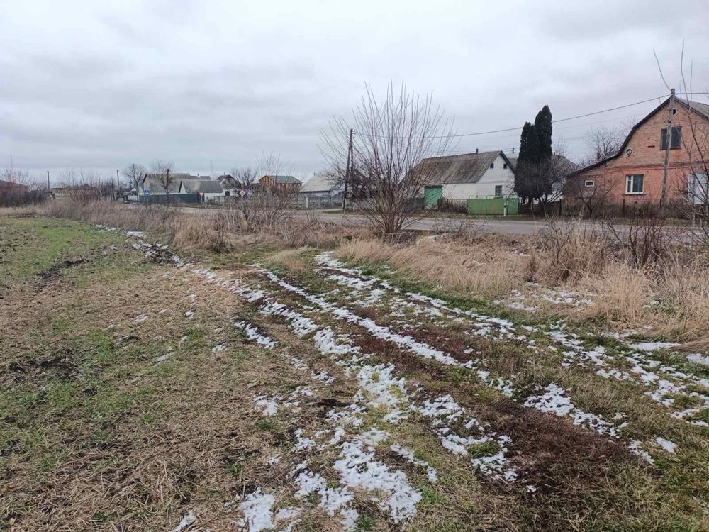 Продам  під будівництво земельну ділянку в с. Фурси