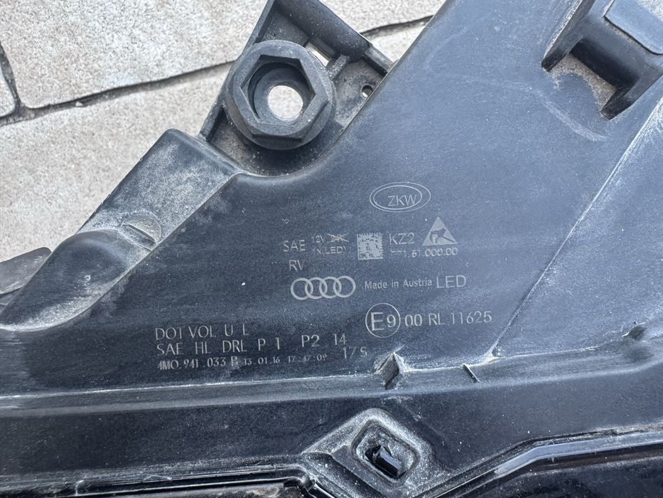 Фара ліва скло фари Audi Q7 4M matrix Ауді Ауди Ку7 матрікс