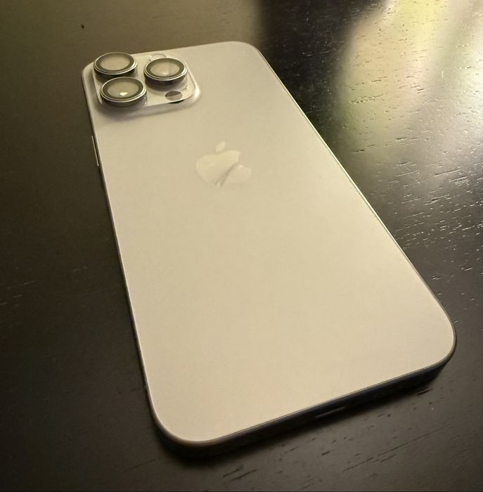 iPhone 15 Pro Max, como novo