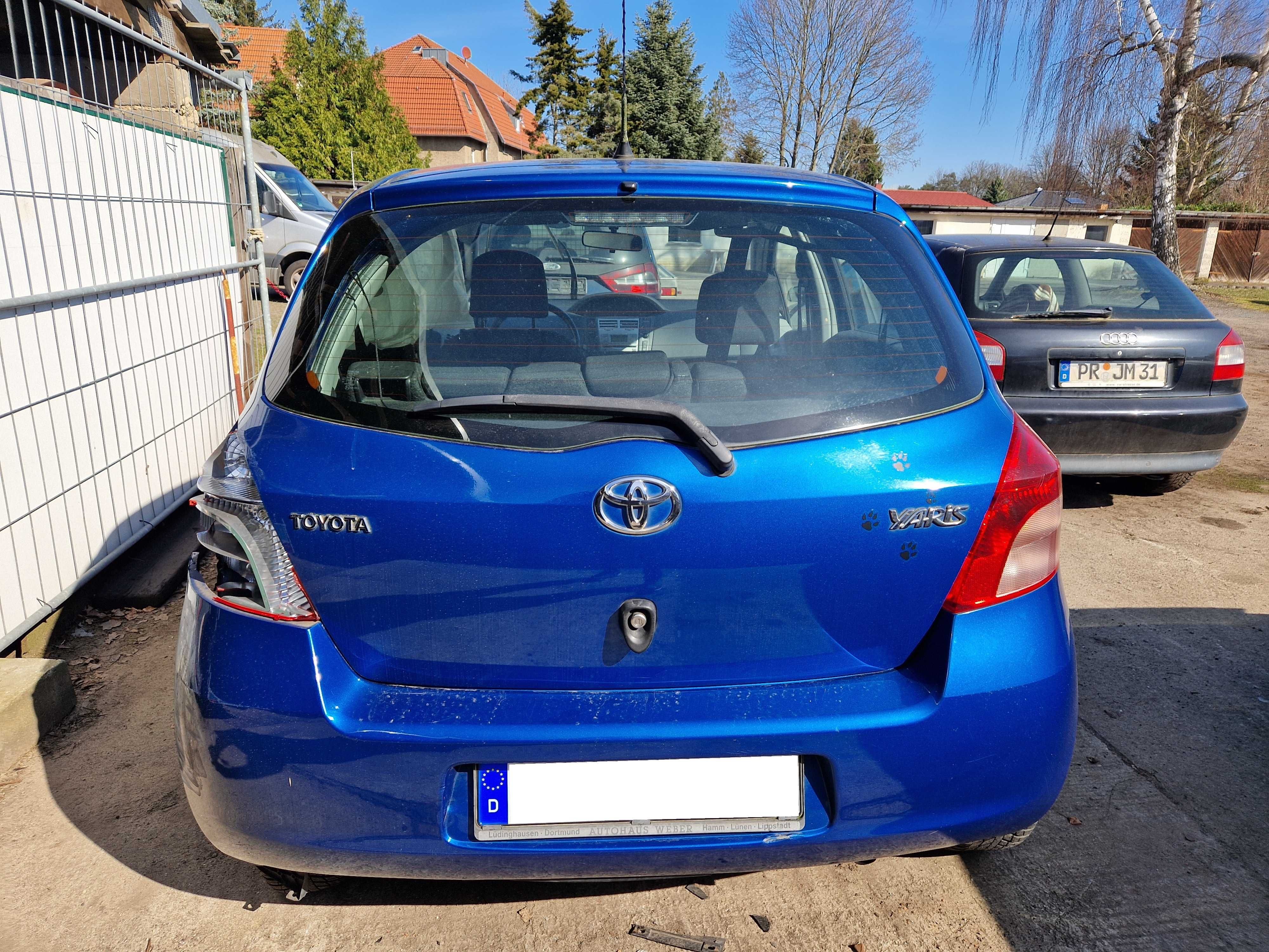 Toyota yaris uszkodzony lewy bok