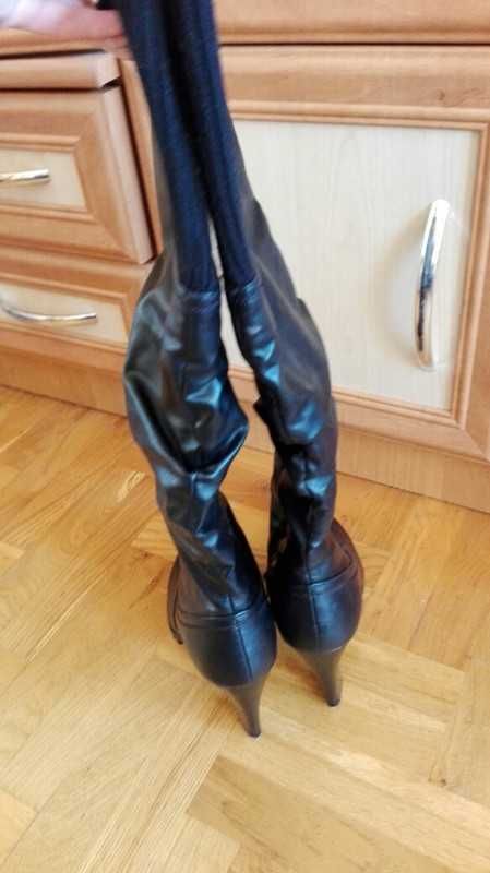Buty na obcasie w rozmiarze 39