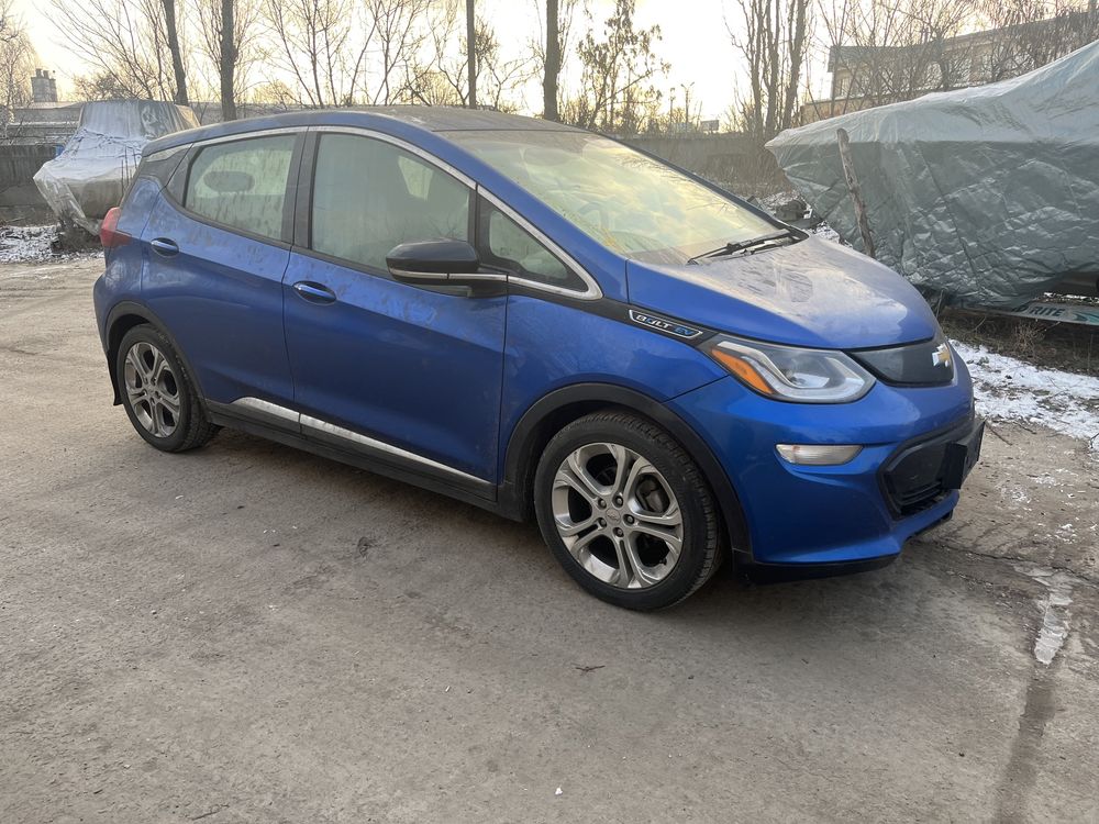 Chevrolet bolt двері передні ліві праві двері задні двери левые правые
