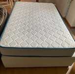 Sommier  branco 190*120 com colchao