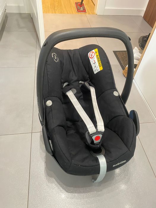 MAXI COSI PEBBLE PRO i-Size z bazą Familyfix 3