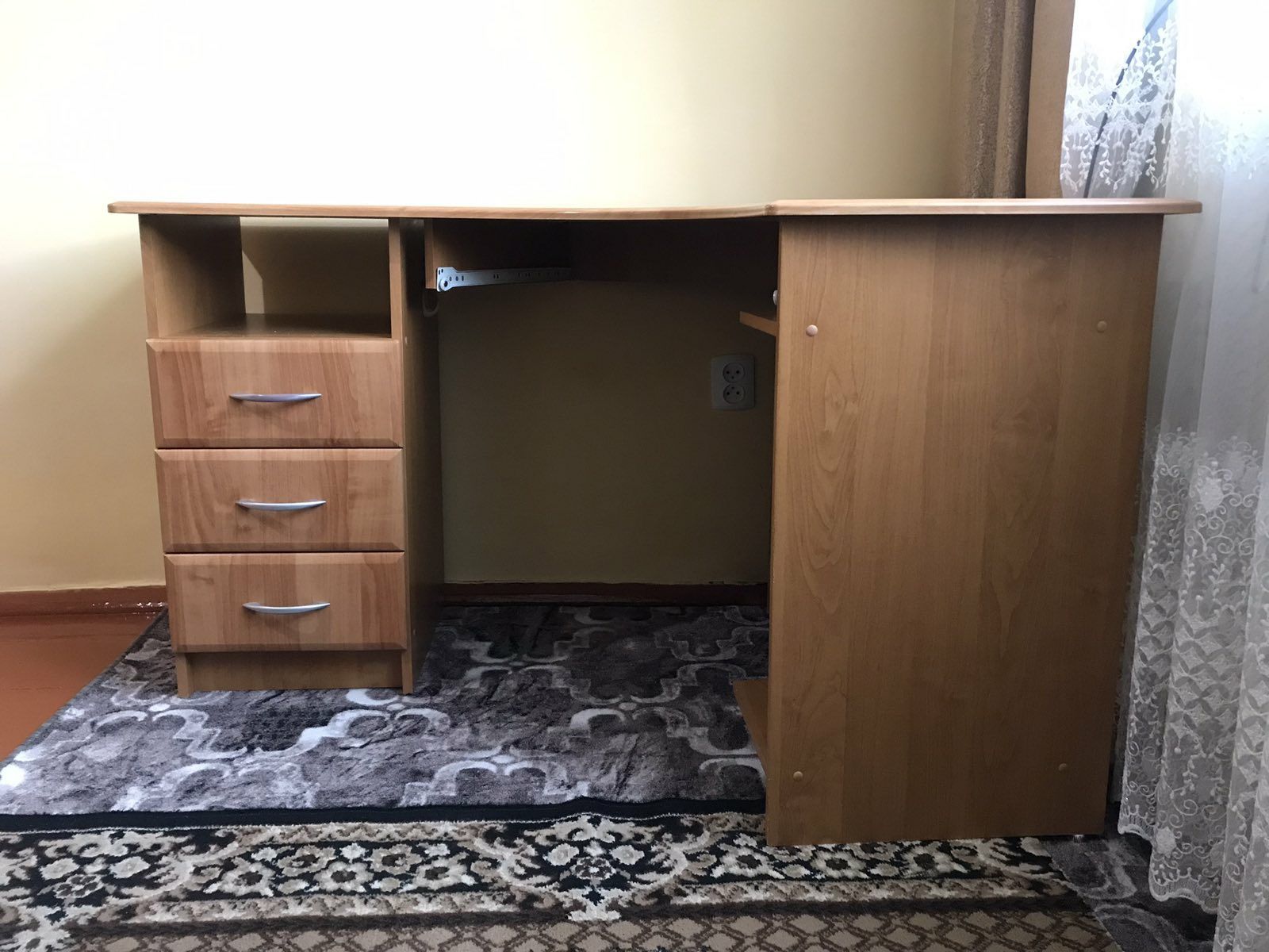 Стіл комп'ютерний