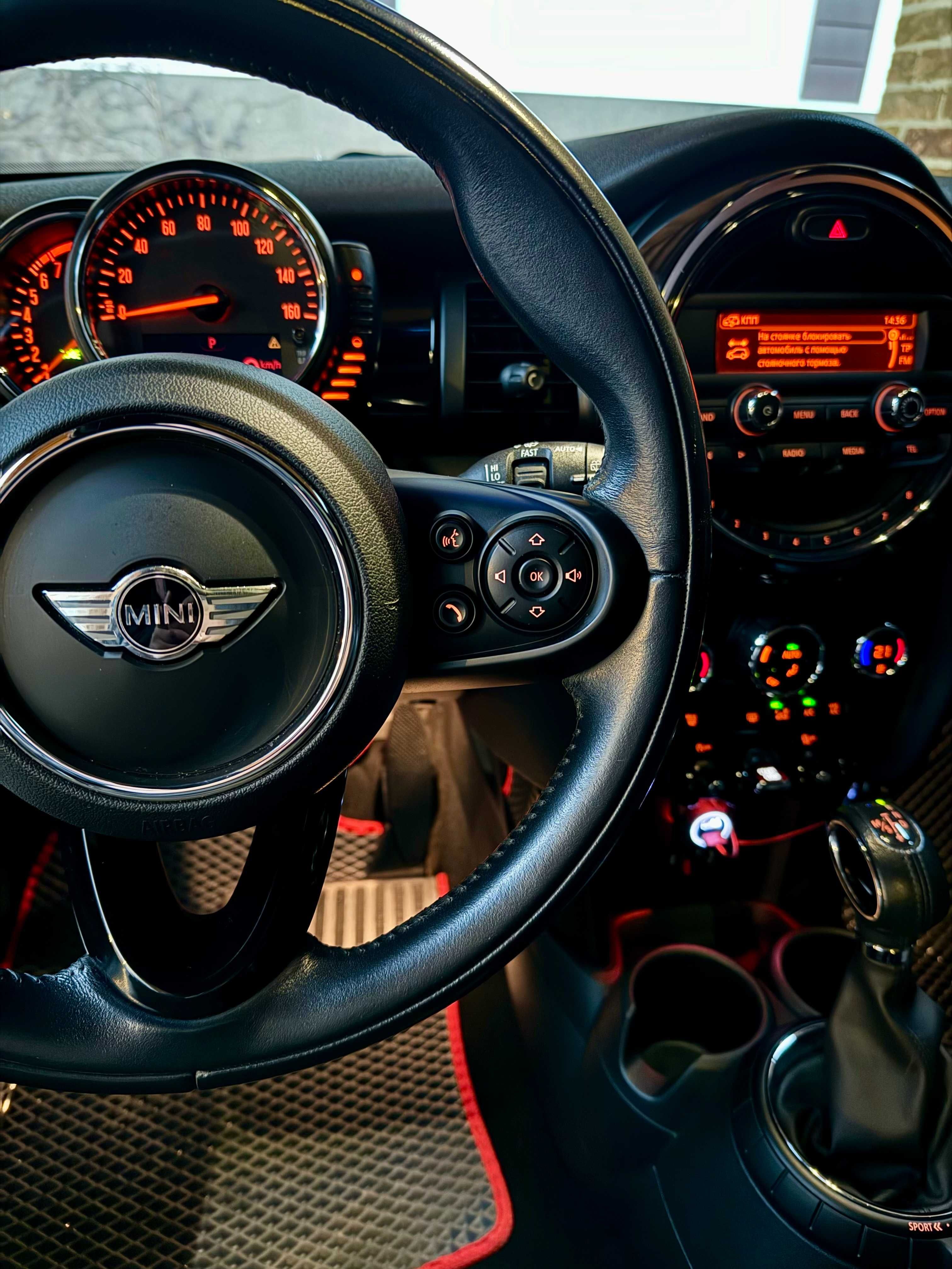 MINI Cooper S 2016, 2-літровий турбований двигун, шкіряний салон.