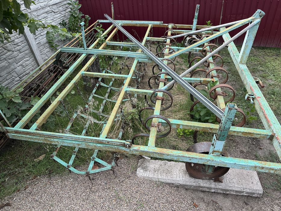 Продам трактор МТЗ-80,дискову борону АГ-2.4,культиватор,оприскувач